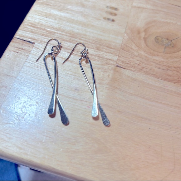 Unusual Crisscross Earrings - Picture 4 of 5